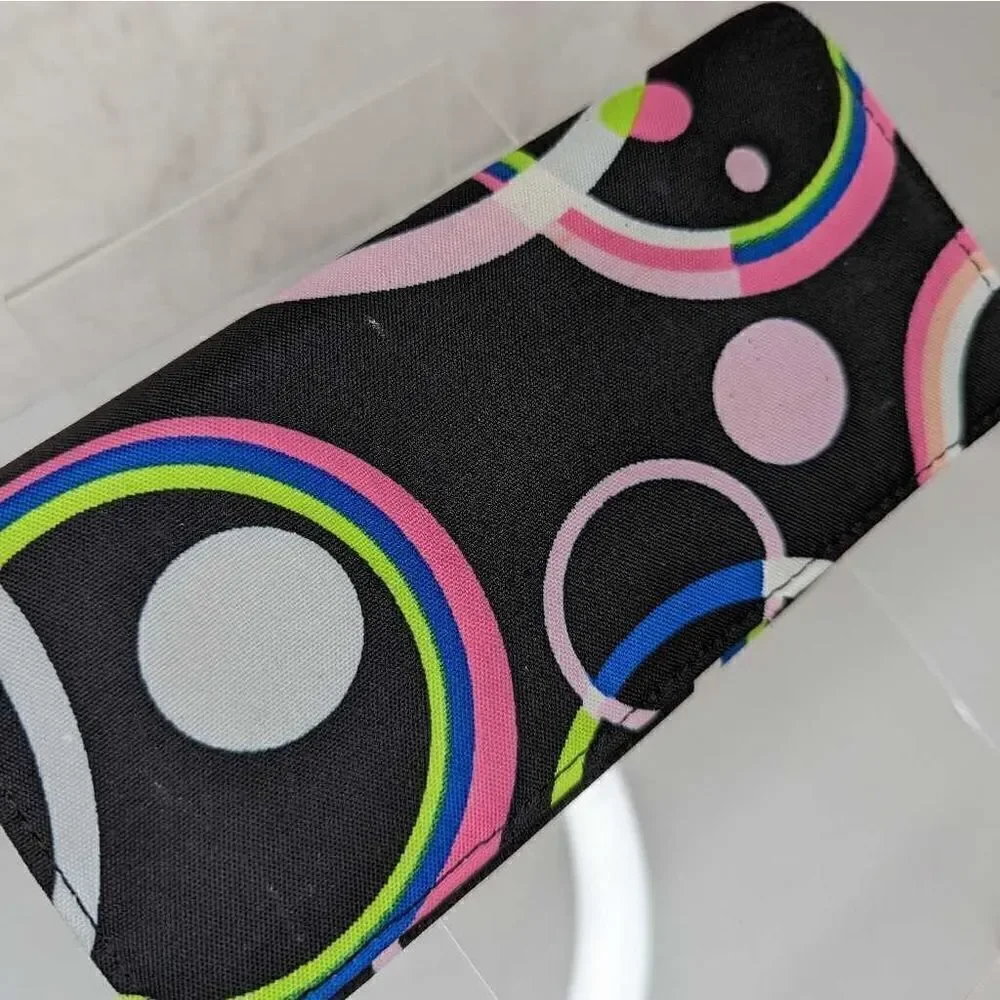 Retro Design Wallet Snap Closure